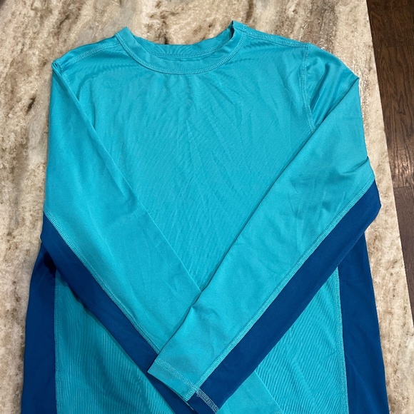 Land's End Moisture-Wicking Long sleeved shirt - Picture 1 of 2